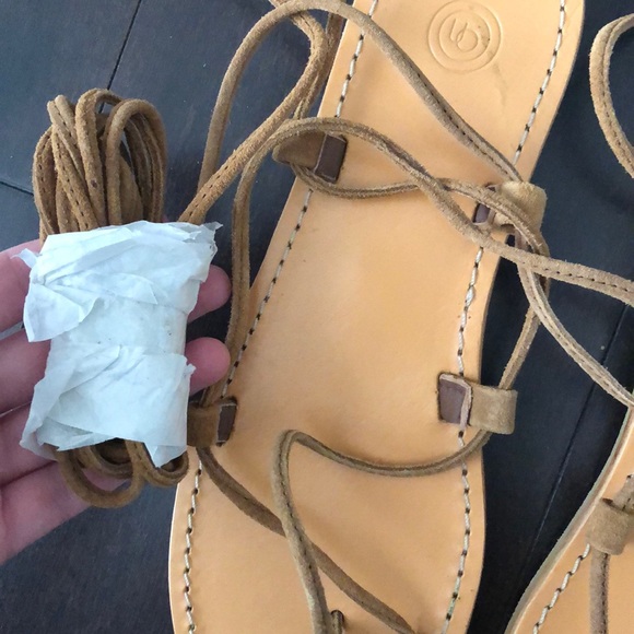 NWT Urban Outfitters Brown Suede Wrap Sandal - Picture 5 of 9